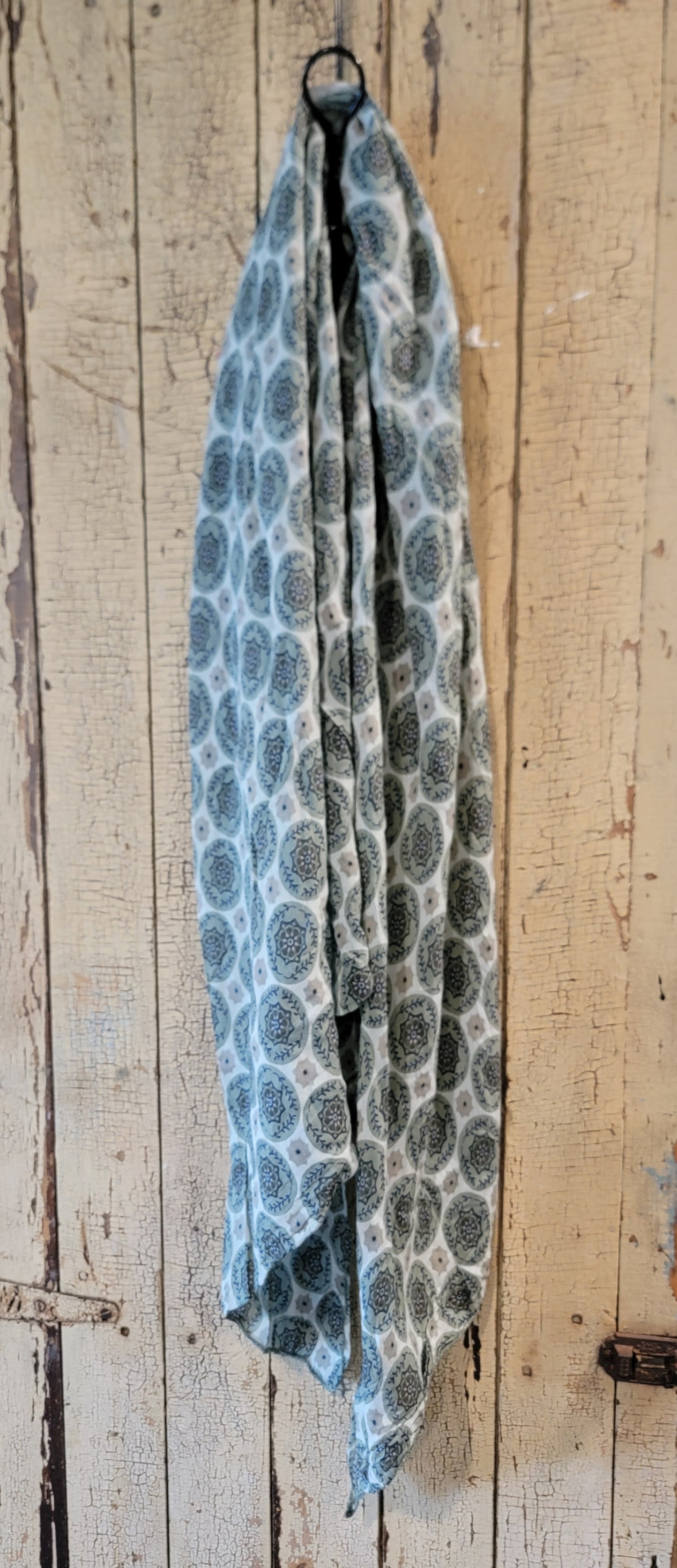 Light weight scarf