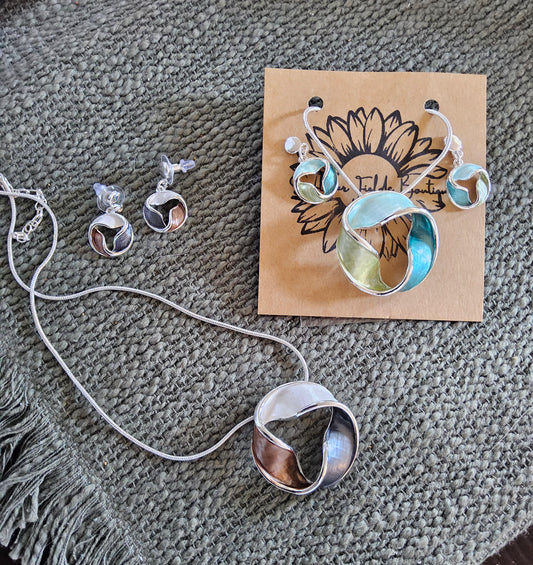 Necklace and Earring set